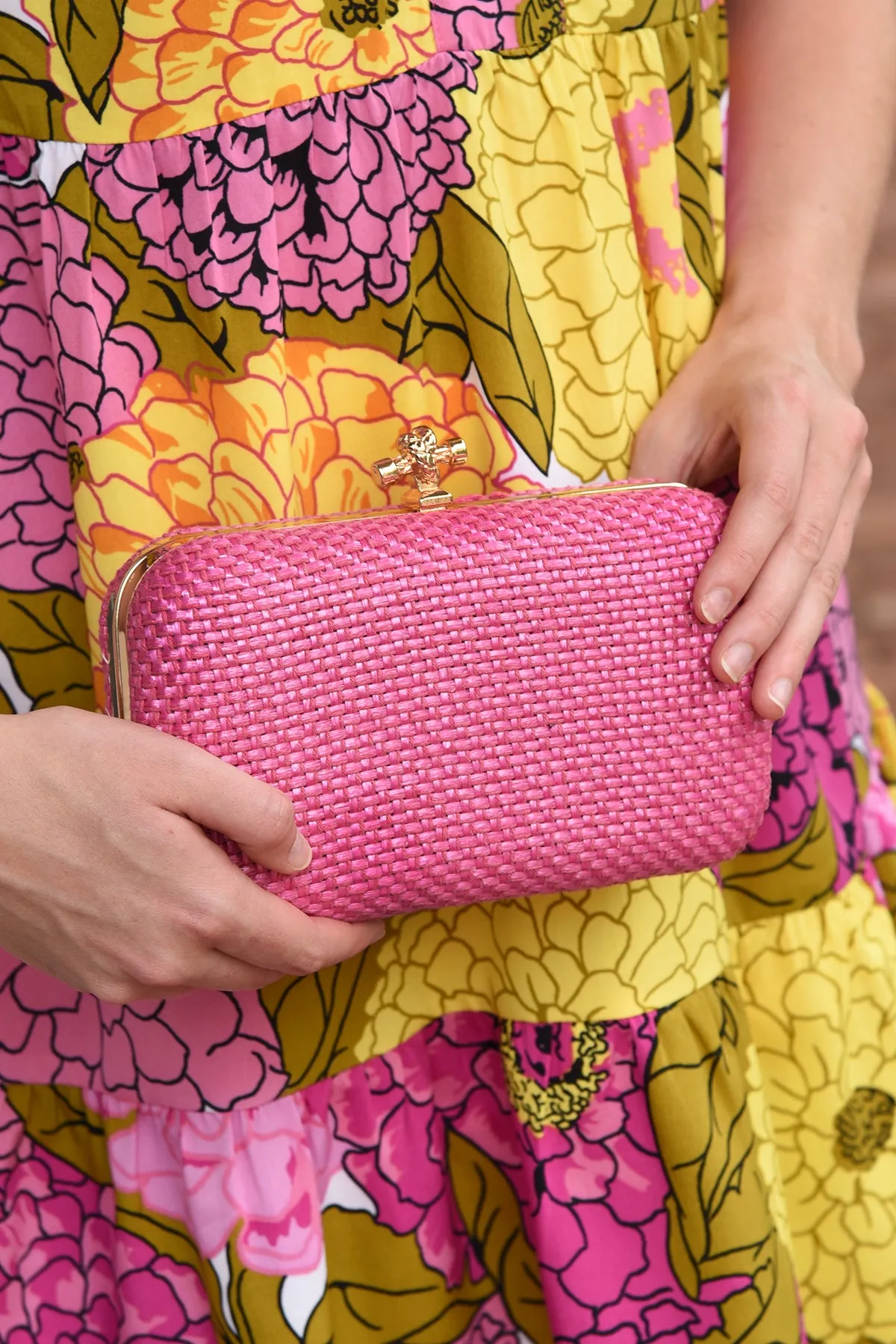 KNOT CLUTCH -FUSCHIA