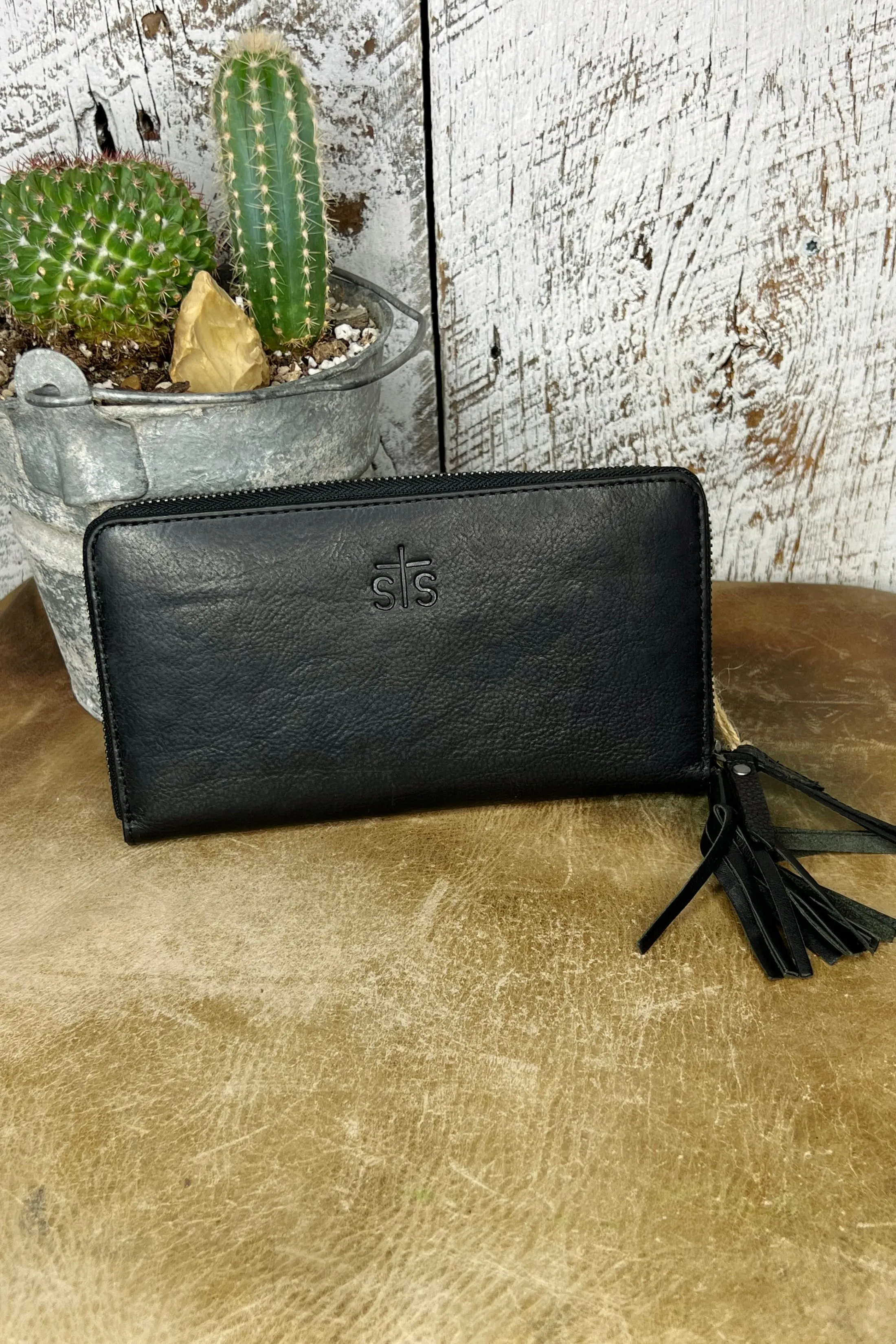 The Aztec Bluff Bifold with Wristlet in Black