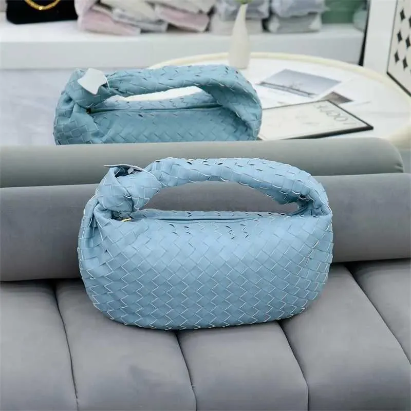 The new Women Handbag Luxury Brand Woven Cloud Bag Genuine Leather Leather Shoulder Bag Fashion All-match Party Bag Spot S4455724